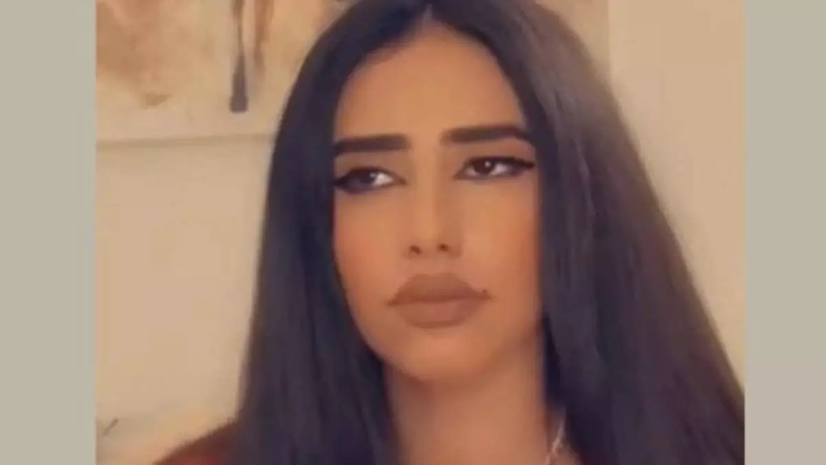 من هي المودل اش السيرة الذاتية ويكيبيديا