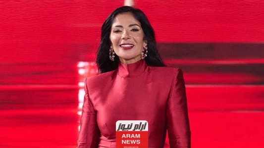 حصريًا.. منى زكي عارضة أزياء في أسبوع الموضة بباريس في إطلالة مميزة