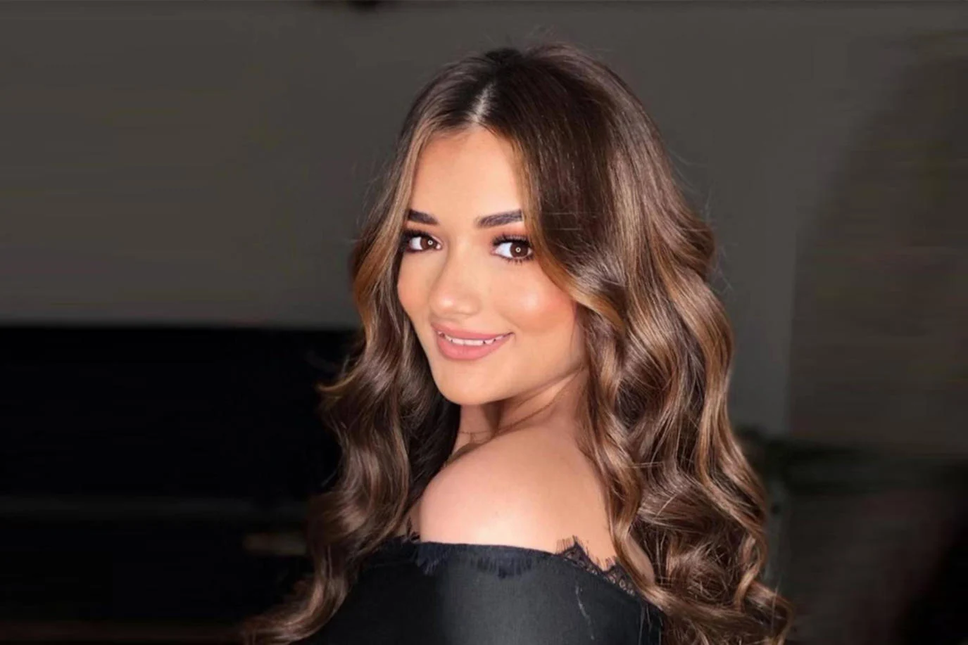 كم عمر ملك احمد زاهر؟ تعرف على سن ملك احمد زاهر الحقيقي