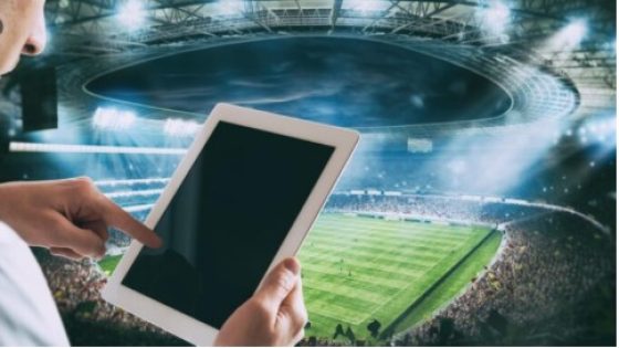 التقنيات الحديثة في كرة القدم : VAR والتحليلات والبيانات الضخمة